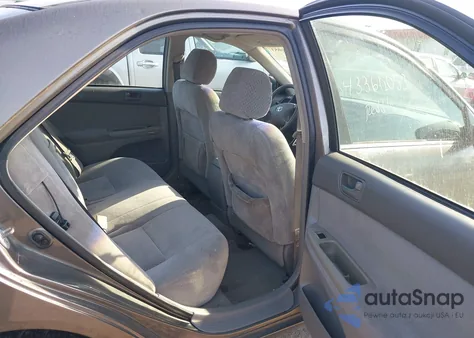 2004 Toyota Camry Le z USA, uszkodzony, nr VIN 4T1BE32K24U812615